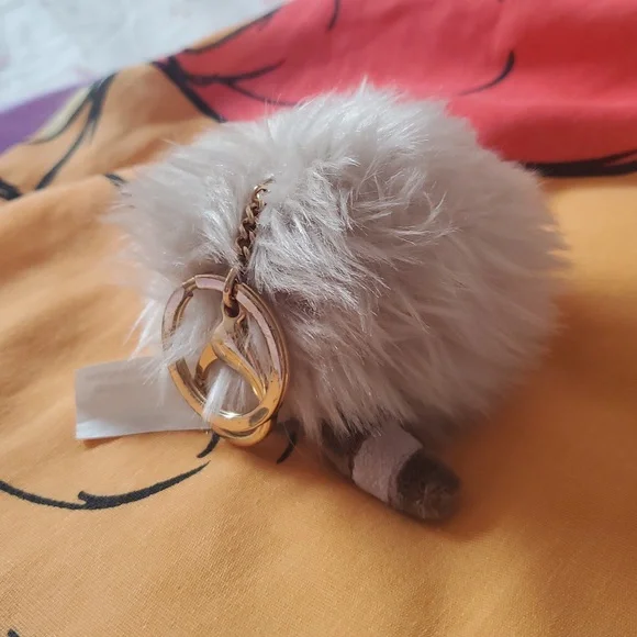 Pusheen Fluffy Pom Keychain - Picture 4 of 6